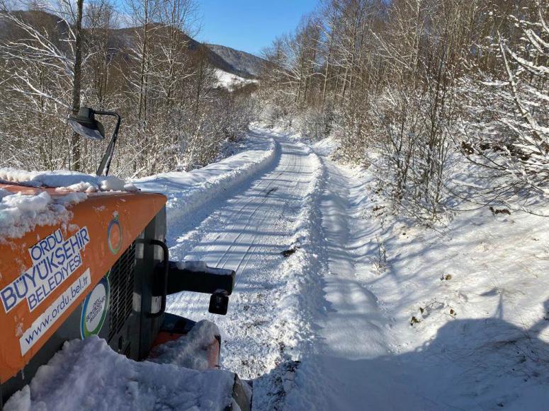 TÜRKİYE’NİN KIRSAL YOL AĞI EN UZUN İLİNDE KARLA MÜCADELE ÇALIŞMALARI BAŞLADI