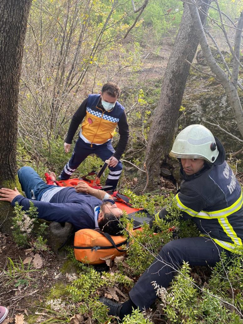 KAYALIKLARDAN DÜŞEN VATANDAŞI İTFAİYE EKİPLERİ KURTARDI